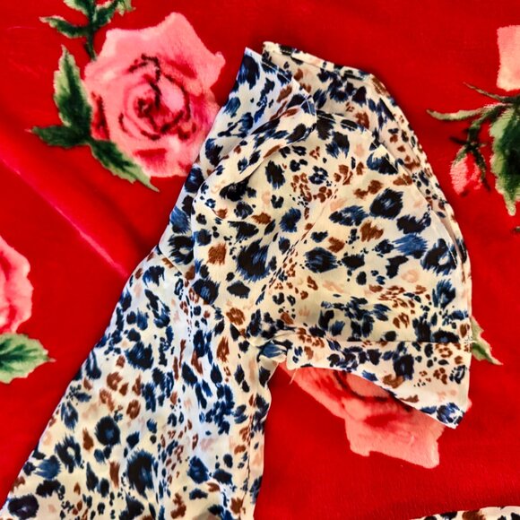 ASTR The Label Blue Multi Leopard Belle Ruffle Sleeve Blouse Women’s Medium - Picture 12 of 15